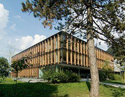 GBL_Magazines's tweet photo. Christian Huber, director of studies &amp; research at  Austrian higher education Institute, Fachhochschule Kufstein Tirol, has  spoken of the need for facilities managers to consider the human element  of data management.    https://t.co/iuUUulOLYb https://t.co/agWjvSes7G