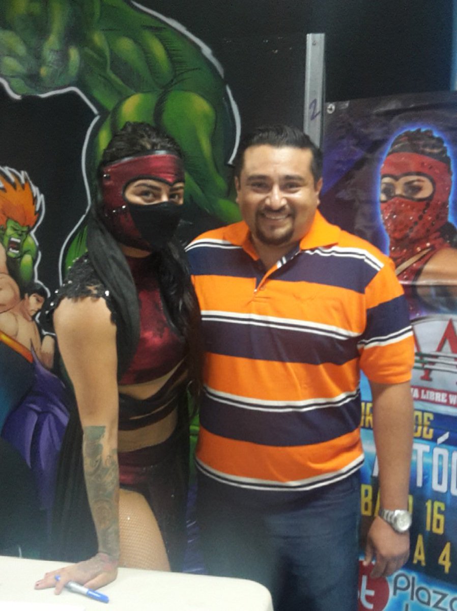 GhHumberto's tweet photo. @LadyShani  Un gusto conocer y saludar a la mejor luchadora de la AAA en Cancun, estamos contigo!!! #VoyConShani https://t.co/v7oVjnnUOk