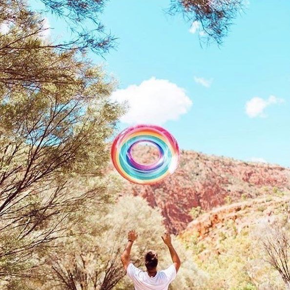 SuburbStyle's tweet image. Let your rainbow float fly 🌈
(credit @_chloesmithphotography_) 
#sunnylifeaustralia #summer #rainbowfloat #poolfloat
#float #rainbow #sunnylife #edenlifestyle ift.tt/2t96B0o