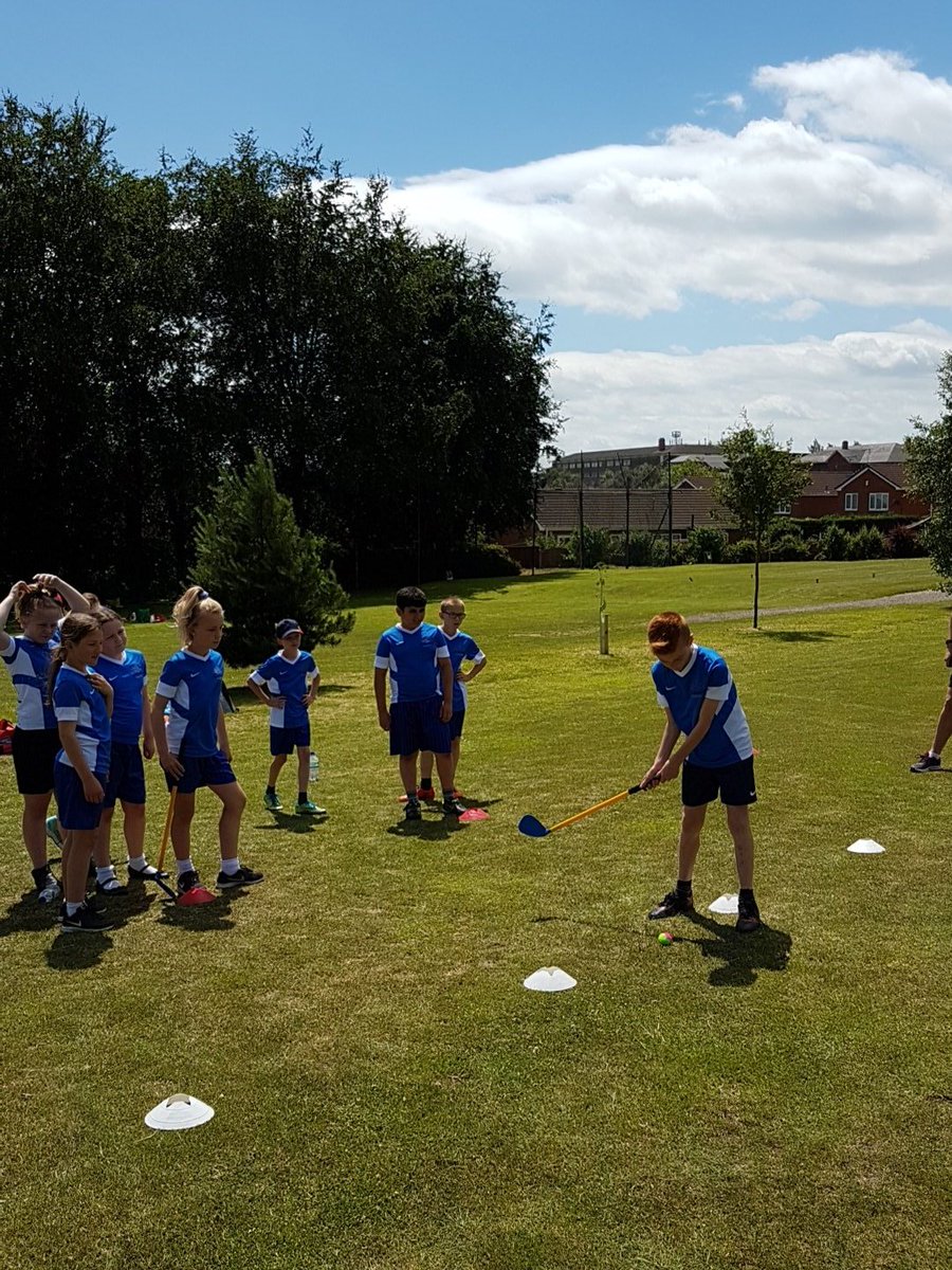 HSharp68's tweet photo. What a lovely afternoon for a spot of golf ⛳ @Norbridgeschool #golfing https://t.co/r1UCfq4OTg