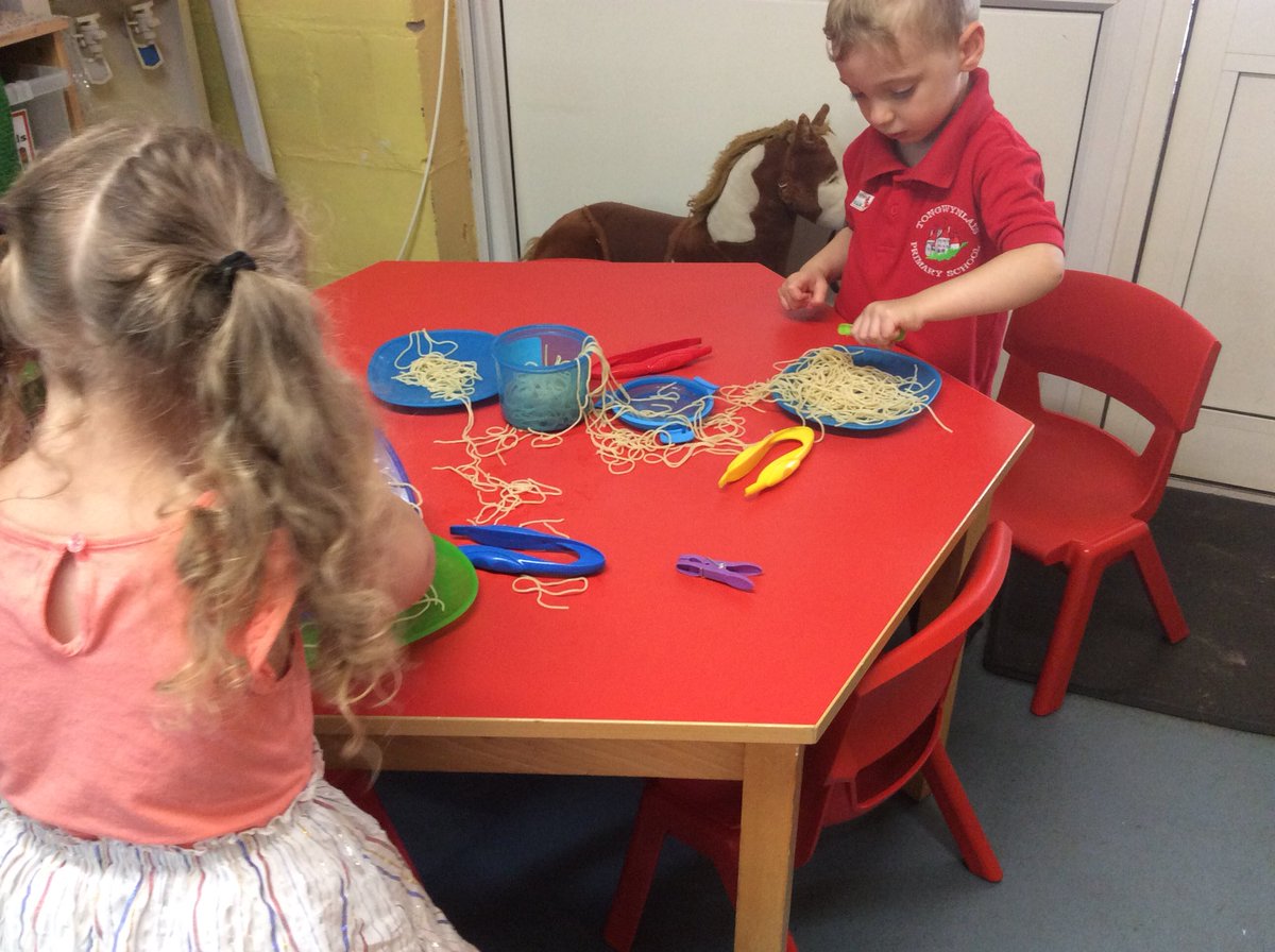 ClassMerlin2's tweet photo. Exploring noodles as part of our sensory phonics letter ‘n’ learning. 🍜 https://t.co/DobOwEjKlI