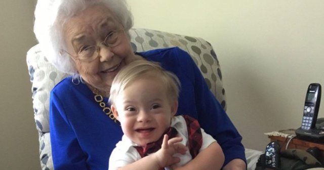 wade_halsey's tweet photo. Ann Turner Cook, the first-ever Gerber Baby, met Lucas - this year's Gerber baby https://t.co/BkOJWRT3Ek #purinaemp https://t.co/lhoZNxj2Gp