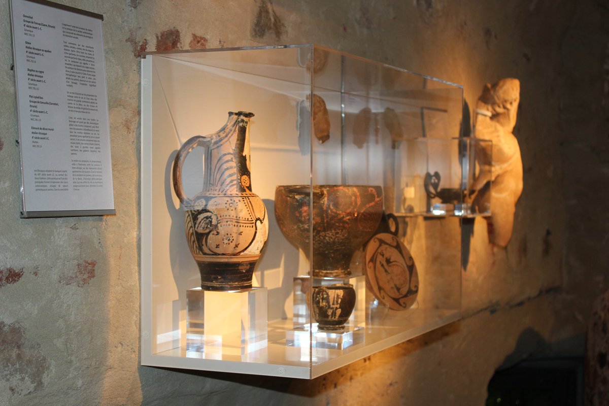 SolitsSokkels's tweet photo. Onze #wandsokkel in #museum #Bastia @Corsica. #NieuweTrend #wandsokkels met #vitrinekap #Solits https://t.co/bXh38OxJBy https://t.co/mW1QjHM4oS