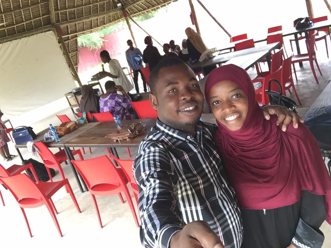 Pukey_Hassan's tweet photo. 'Over expectation' ni sumu mbaya sana ambayo inawaua vijana wengi Ulimwenguni hasa barani Afrika. Vijana wengi wamekuwa wakiishia njiani katika vitu wanavyobunia ama kuanzisha kwa kuwa wanatazamia kupata kikubwa kwa muda mchache.

Safari ya mafanikio ni ndefu #MaishaNaKazi2018 https://t.co/e5IEeePjpc