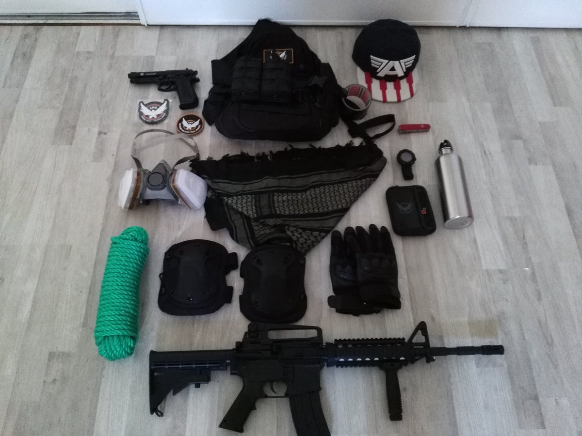 Agent_Jo_TV's tweet photo. So Agents, I'm curious! Let's do a "What's in your bag - #TheDivison Edition"!! 

So here's what I have right now for my #cosplay!! It's just the beginning! 

Let's post your pictures with #WhatsInYourBagTheDivision (longest # ever!) https://t.co/erckvXolBB