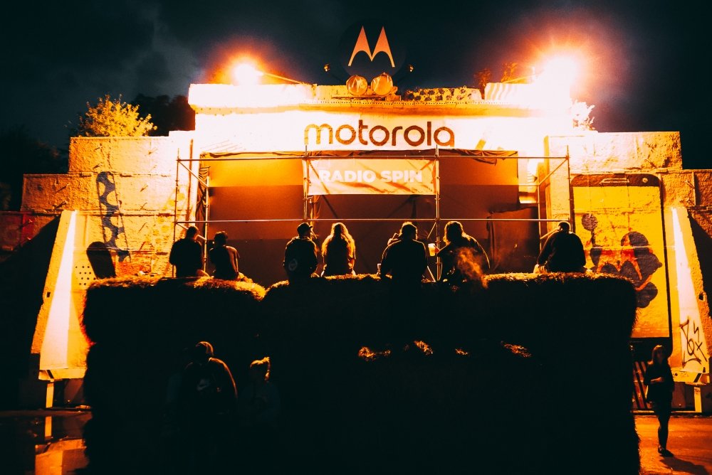 marekkaczkowski's tweet photo. Rádio SPIN Hangar @HIP HOP KEMP 2017 #festival #nightlife #event #party #night #wall #light #music #people #concert #background #performance #show #live https://t.co/tvuydWHZmD