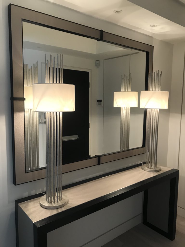 TaniaAzadianltd's tweet photo. A snap taken of the dramatic entrance with oversized lighting at our Sloane Street project install last week
#interiors #entrancehall #interiordesign #consoletable #mirror #tablelights #lighting https://t.co/4ozWgVzLNn