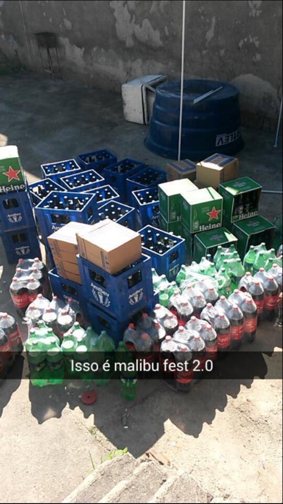 Luizmariano29's tweet photo. Minha primeira chopada, meu primeiro amor, que saudades. #EUVOUPRAMALIBU #OPENBARHEINEKEN 🔥🔥🔥 https://t.co/cU8xmQhQbr