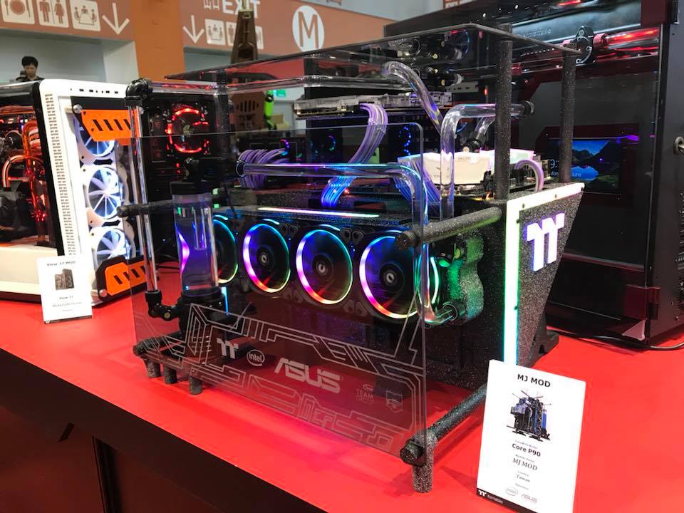 thermalatino's tweet photo. Buen Lunes! Les dejamos fotos de lo que fue la #computex2018 y los MODDING que #thermaltake presento ahí!
#thermaltake #computex #ttlcs #syncall #ttpremium #ttesports #pcmasterrace #master_race #pcgamer #gamer #modding #gamerguy https://t.co/xOsD0W4F6Z