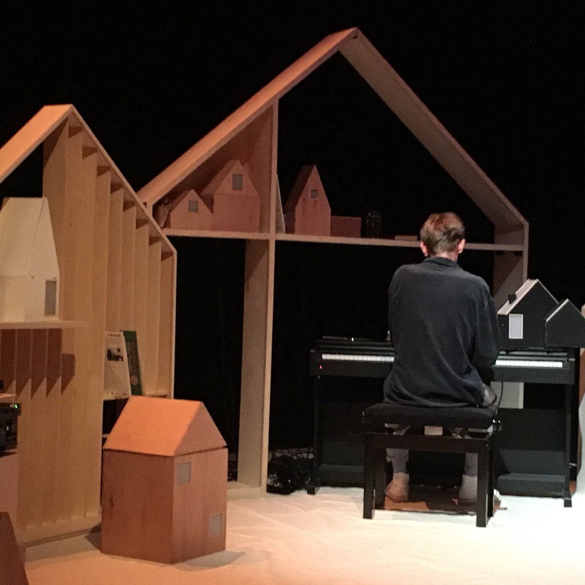 houseimaginatn's tweet photo. Children @StAndrewsPri wondering philosophically about freedom, the nature of time &amp; being human, with the wonder-full @tobythompson__ ‘I wish I was a mountain’ #IWIWAM #mindfullness @theeggbath @schwithoutwalls https://t.co/kxNPygwdGA