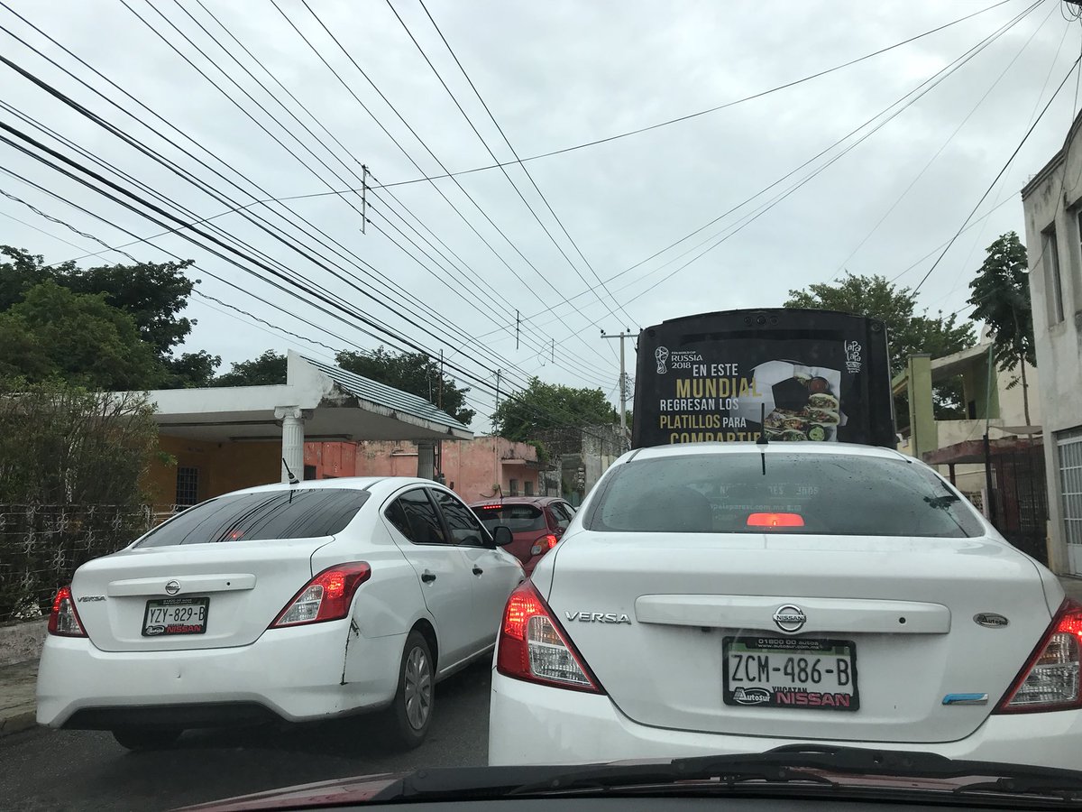 retioMID's tweet photo. Embotellamiento en la 59a fila de hasta 3 calles https://t.co/bv09jUtUKK —@rolandoac https://t.co/0yOxf9OFDu