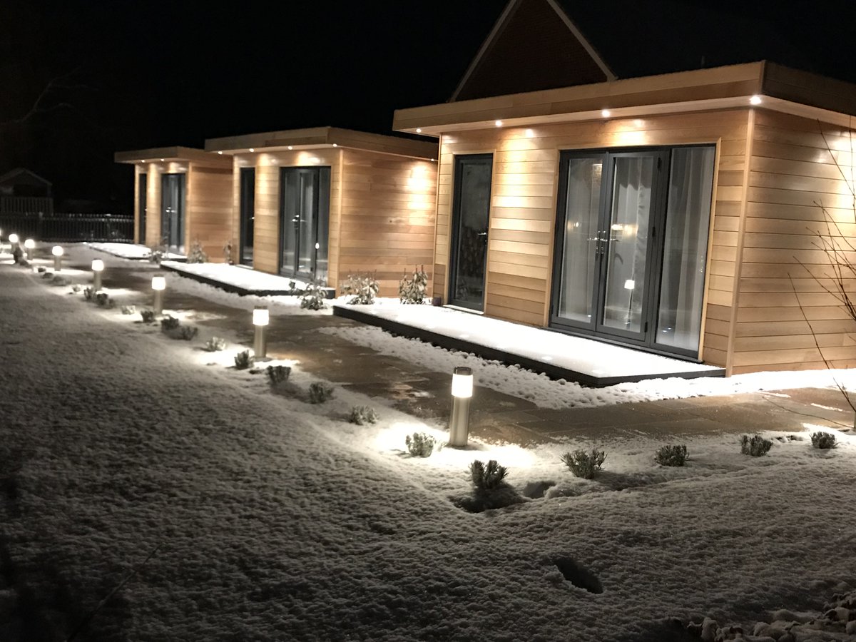 Roompods's tweet image. Ever wondered what the cost of offering #accommodation might be? You can have #Roompod #GardenBedrooms up-and-running with no initial outlay and pay as you earn &amp;gt; modularworks.co.uk/roompods #Pubs #Restaurants #WeddingVenues #GolfClubs #VisitorAttractions