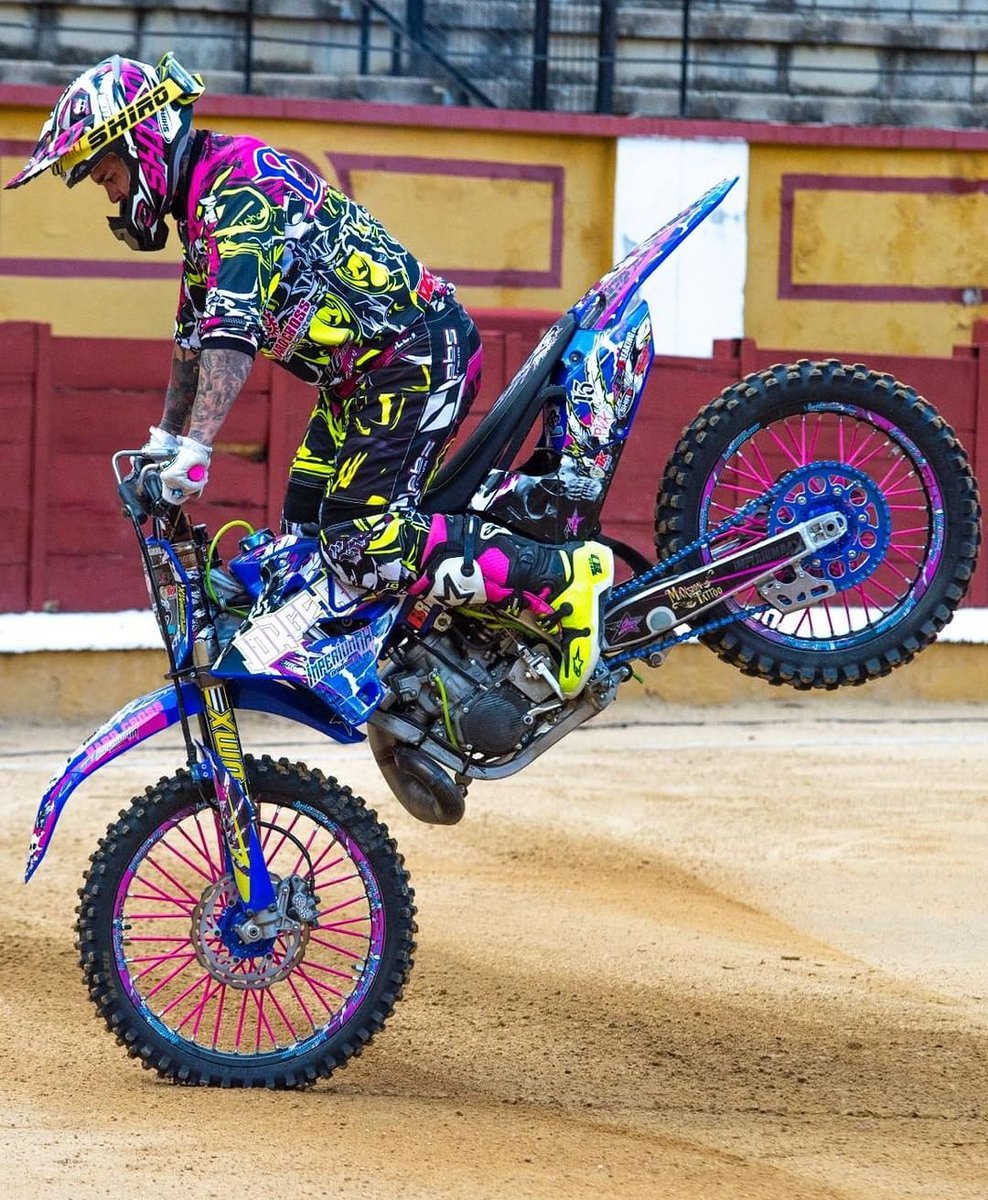 ProvokeBrand's tweet photo. Comenzamos el #Lunes con Flow!🔥
@bravo55fmx a los mandos🤜🏻🤛🏻
#show #freestyle #JorgeRabooo #fmx #mx #fmx #plazadetoros #invertido #provoke #provokecrew #pvk #espumeo #fluor #pink #sx #livefast #ride #dirtbikes #aooort #ibiza #clothing #company

PROVOKE https://t.co/RZzu4pgt8T