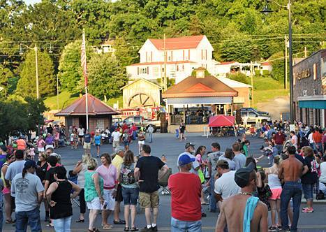 Dance on the Square blog.tellico-plains.com/dance-on-the-s…