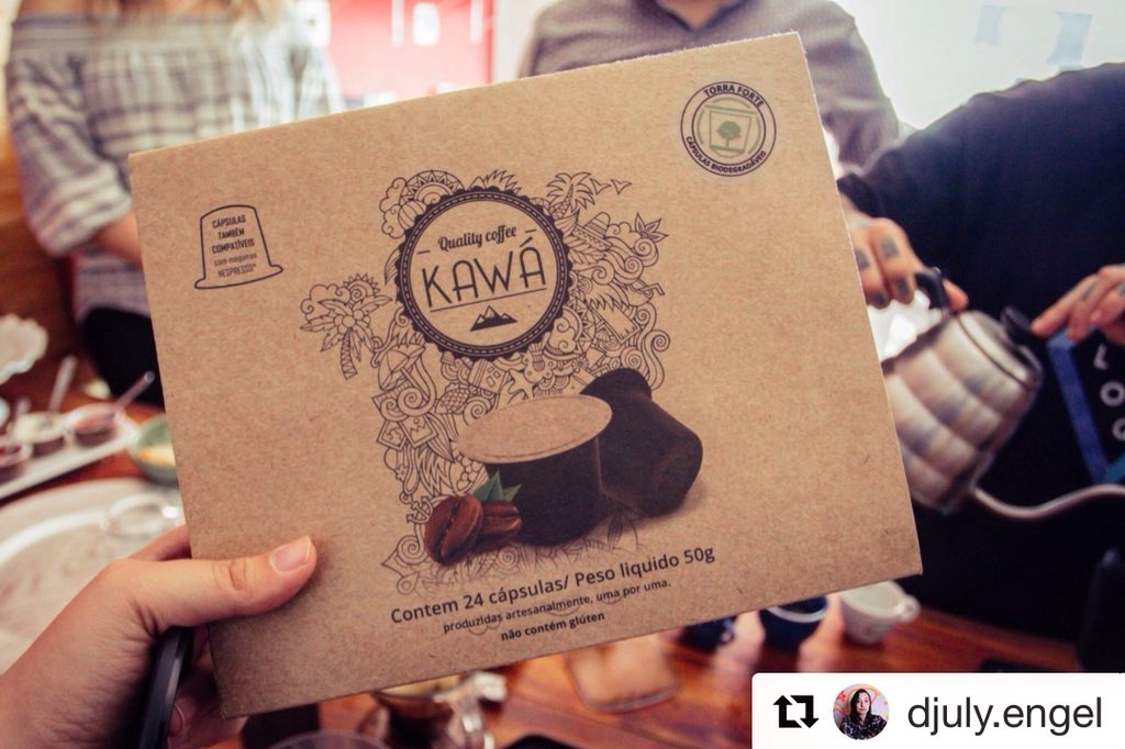 KawaCafe's tweet photo. Nossa apreciadora de cafés especiais Kawá @Djuly_Mendes fez essa linda foto da caixa de cápsulas. Como ela mesmo disse, nossas cápsulas são BIODEGRADÁVEIS.
Conheça as cápsulas mais saborosas do Brasil.
.
.
.
#cafeina #capsulas #capsulasnespresso #cafesespeciais #cafeinados https://t.co/4gNozGaHCU