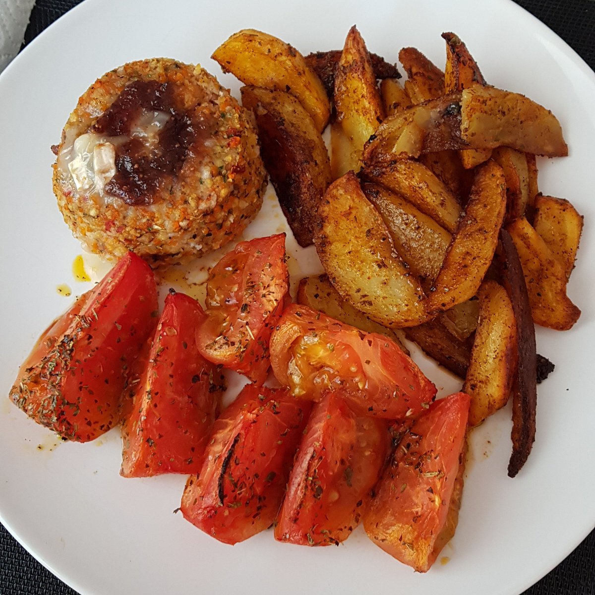 elgustesnostre's tweet photo. NIU DE POLLASTRE AMB FIGA I FORMATGE+TOMÀQUET AMB ORENGA+PATATES ESPECIADES👍tot fet al forn! #cuinant #cuina #blog #recetas #receptes #cocina https://t.co/Sfnjx07udn