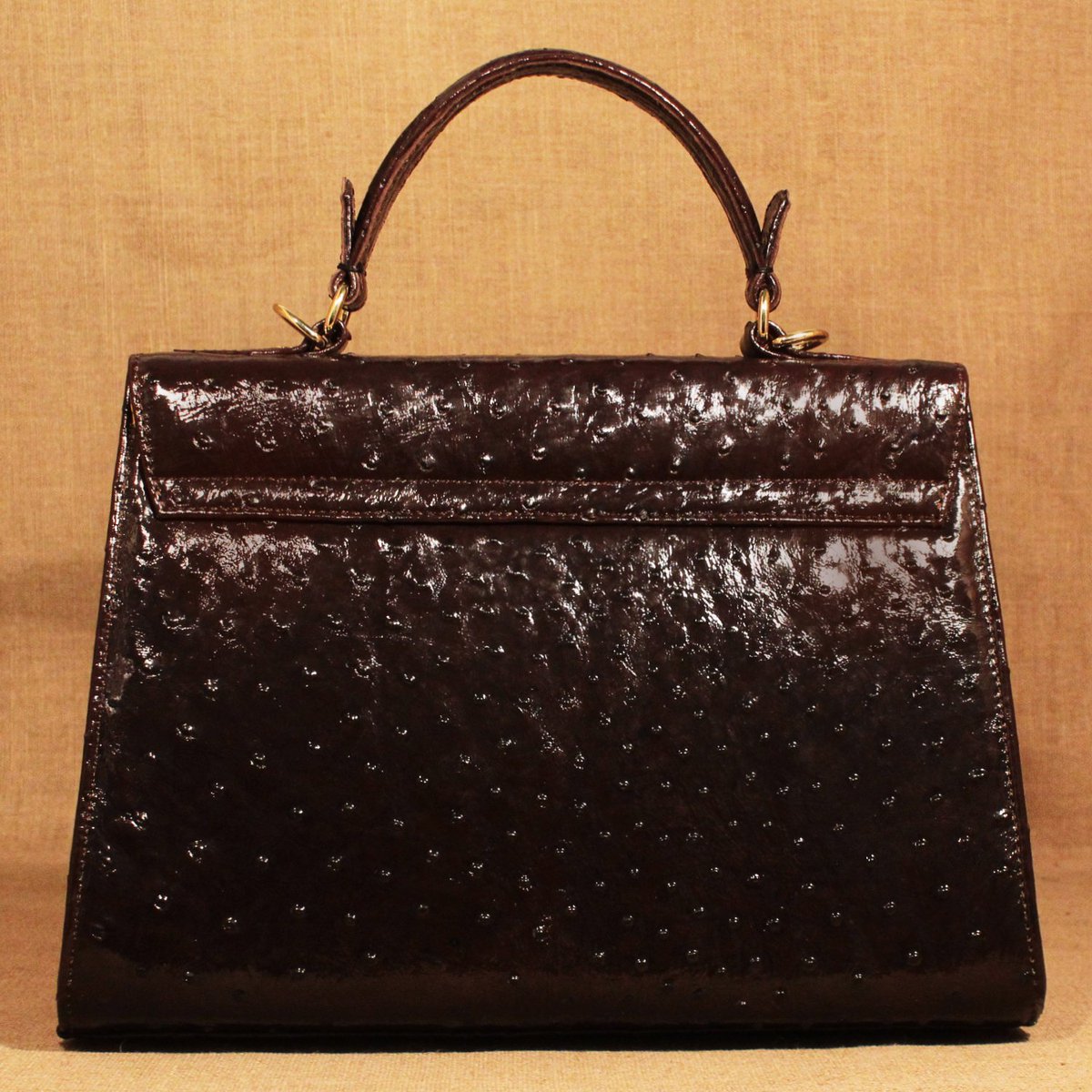 Cathrine #1 Ostrich is a Federico Price luxury product: all of our bags and accessories are 100% Made in Italy and are handcrafted by skilled artisans using only the finest fabrics and leather. This bag made of real ostrich leather.
#federicoprice #handmade #fashion #bags