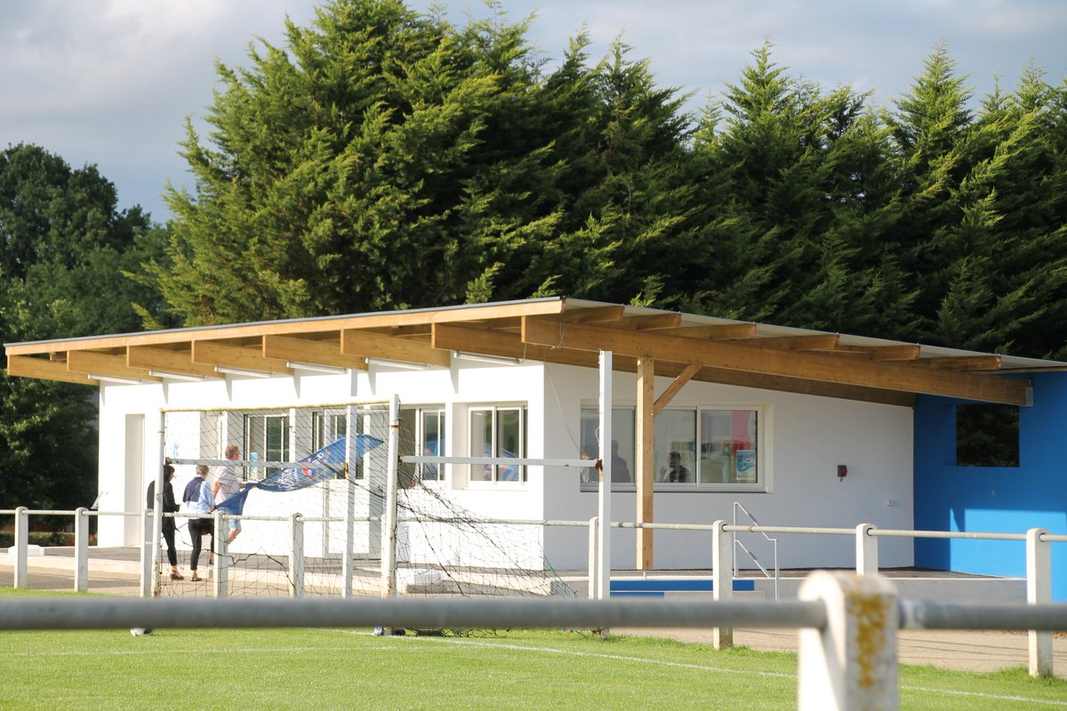 Belle ambiance ce week-end pour l'inauguration du Club-House du FC Ruillé-Loiron après la victoire de <a href="/equipedefrance/">Equipe de France ⭐⭐</a> contre l'Australie. Un nouvel équipement propice à l'échange et à la convivialité, symbole de l'esprit d'équipe et d'entraide qui règne à Loiron-Ruillé.