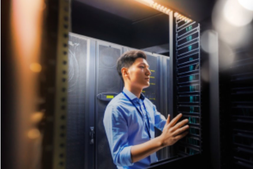 OracleConsult's tweet image. Luis Esteban, the chief data officer at Caixa Bank, shares his experience with Oracle Big Data Appliance and how it helped maximize big data business value. Watch the video here: bit.ly/2K2ysJt @caixabank