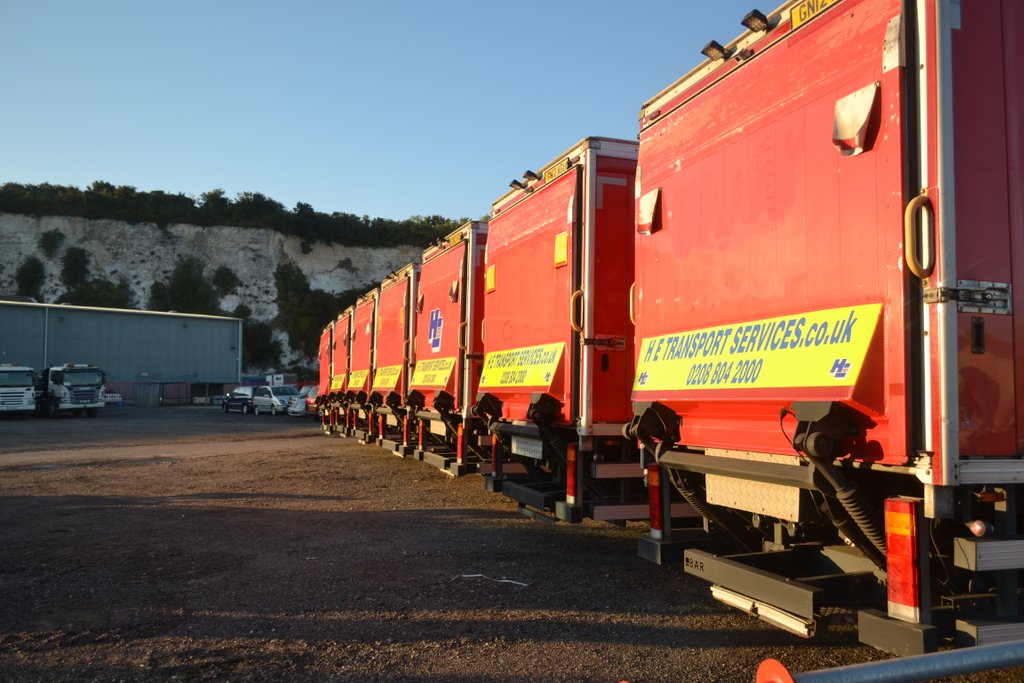 If you're looking for a haulage company visit our website at buff.ly/2x5CUO5 or call 0208 804 2000.