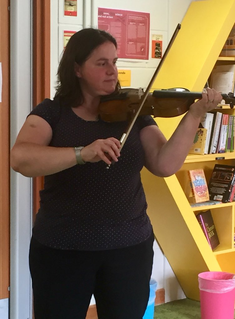 sally_satch's tweet image. Best way to learn it is to teach it @henleymusicsch @ShiplakeMusic #passingontheknowledge