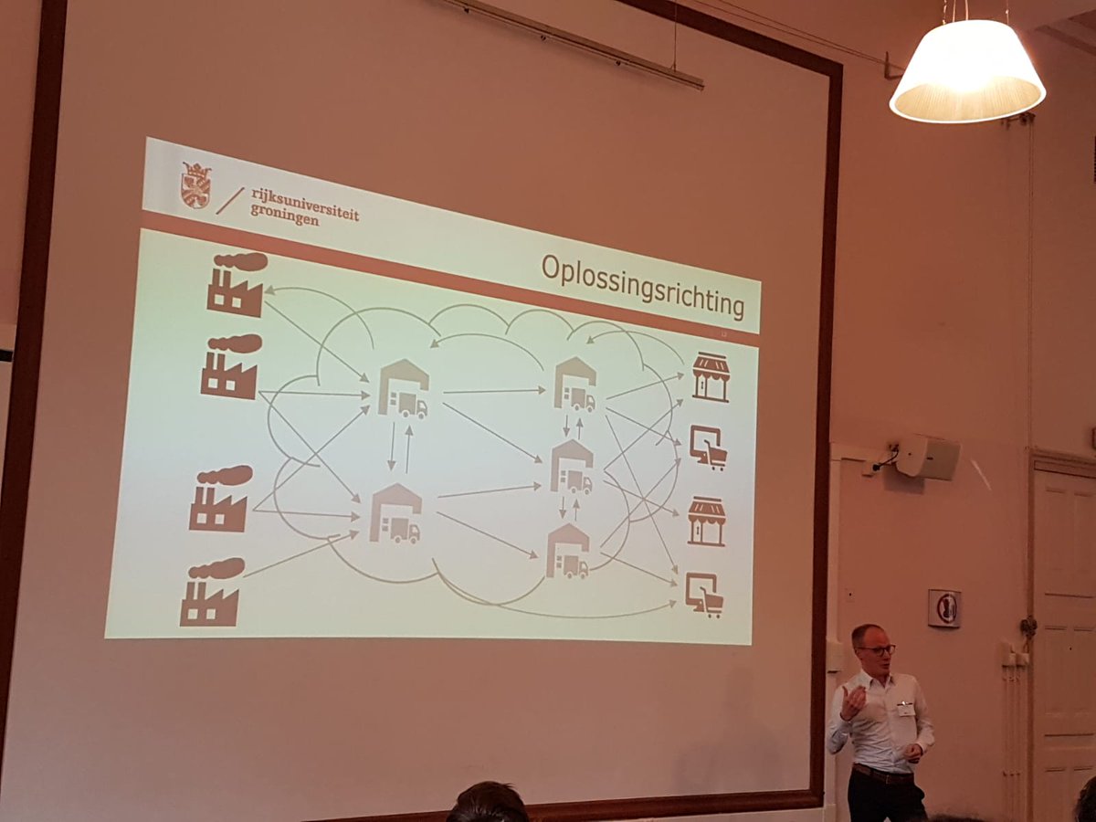 25% van de vrachtwagens rijdt zonder vracht. Ook magazijnen van distributiecentra staan soms helemaal leeg. Hoe mooi zou het zijn om deze ruimte te delen? #5G-technologie kan realtime inzichtelijk maken waar wel of geen ruimte over is. #IPIC2018