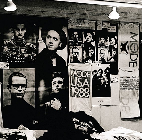 lautde's tweet photo. Heute vor 30 Jahren pilgerten 60.452 Teenager in #Pasadena zum Konzert der britischen #Synthie-Popband #DepecheMode. Das Konzert #101 und der gleichnamige Film schrieben Musikgeschichte https://t.co/hBDpfPj1Fi https://t.co/sVELKjkNnm