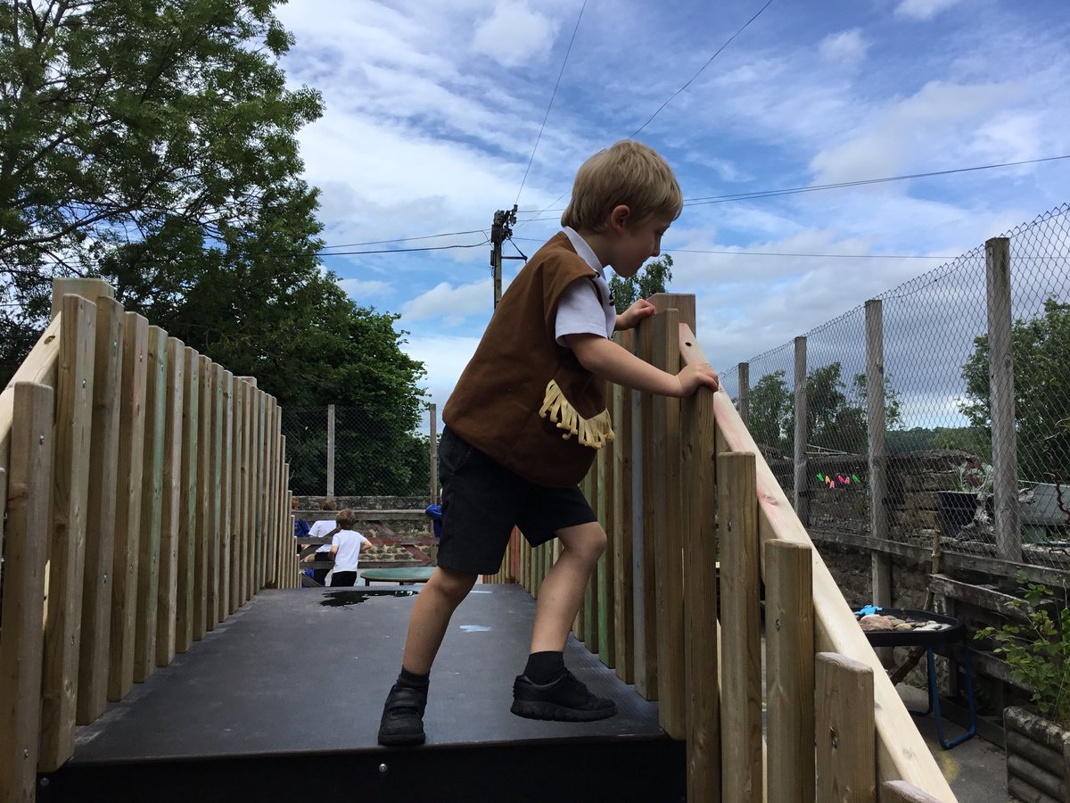 MashamCEP's tweet image. Some fabulous role play and #drama taking place in the KS1 outdoor provision this afernoon. Apparently the circus is in town! 🎪#spokenlanguage #improvisation #learningthroughplay