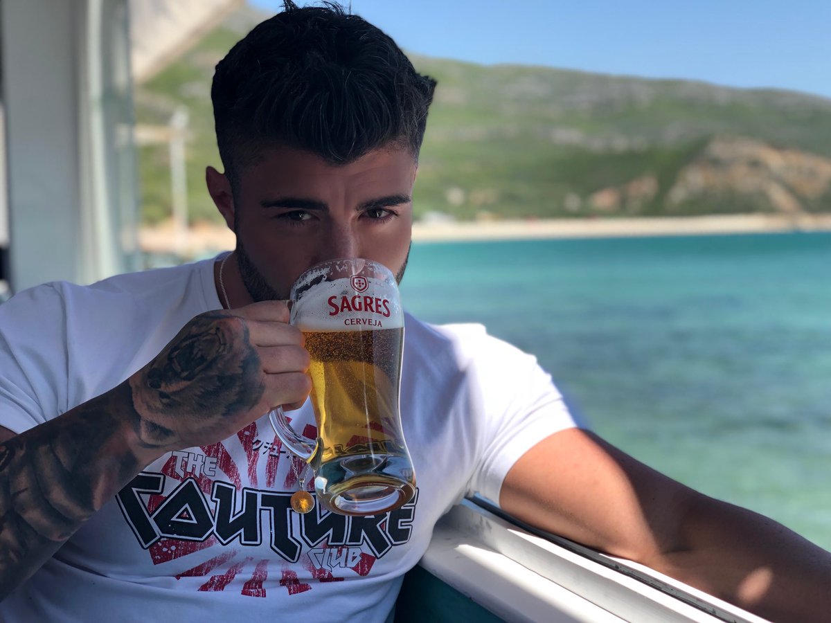 Rogan_OConnor's tweet photo. Pssst.... It’s coming home 😉🏆⚽️ https://t.co/pRbG7X5CTh
