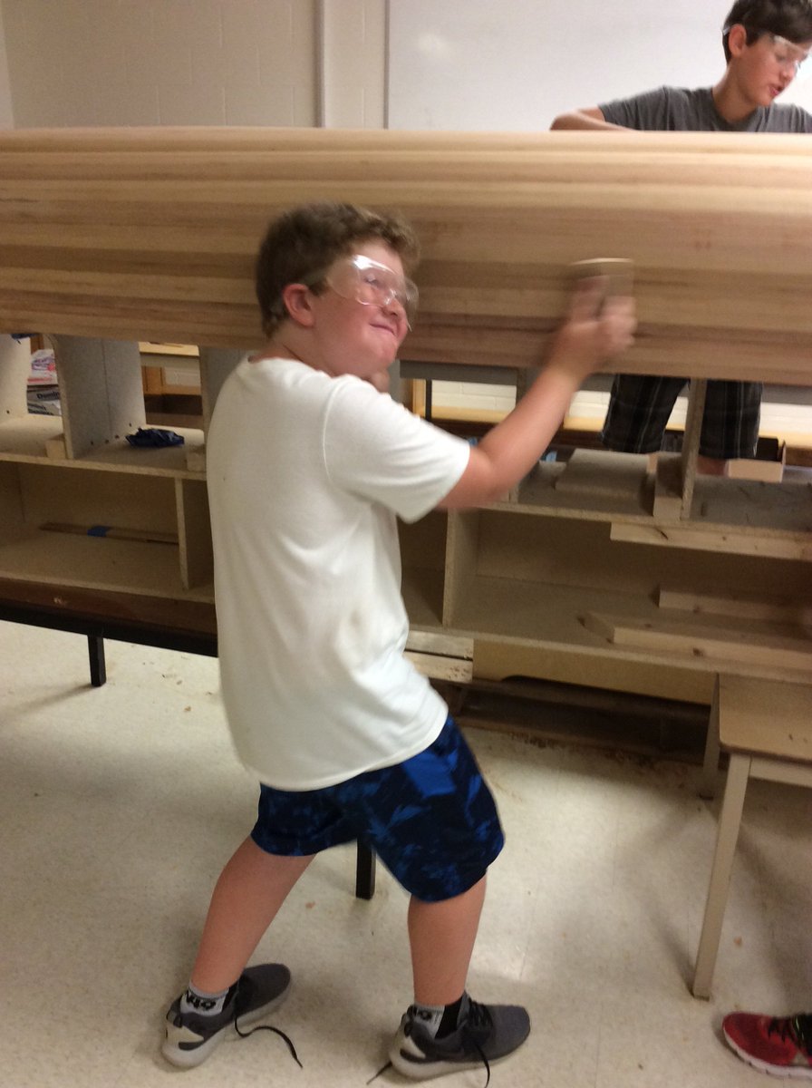 Baltimore_PS's tweet image. Nous poncons avec du paiper de verse grain 150
# kprconnects @ kprschools #kprrocks