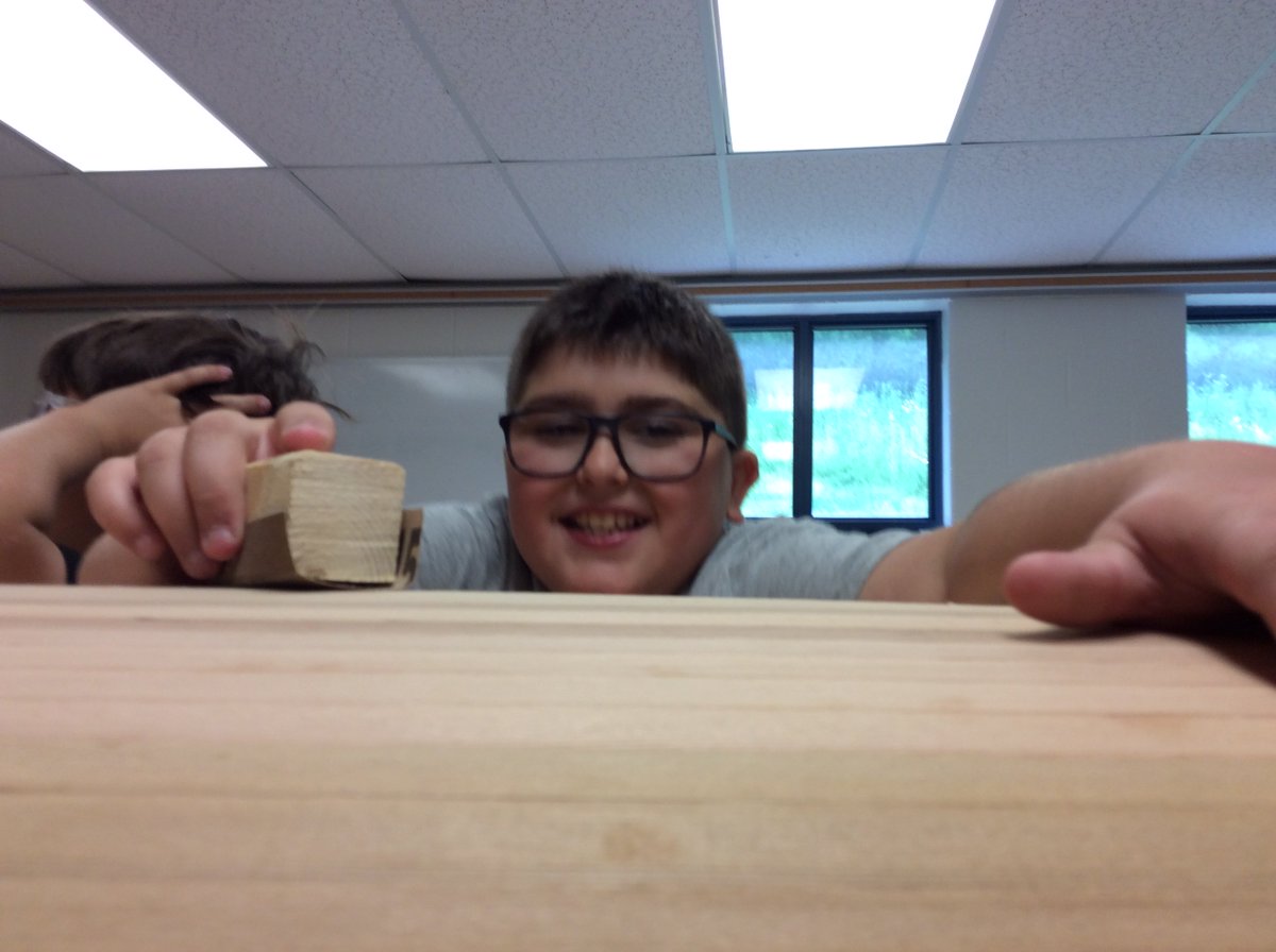 Baltimore_PS's tweet image. Nous poncons avec du paiper de verse grain 150
# kprconnects @ kprschools #kprrocks