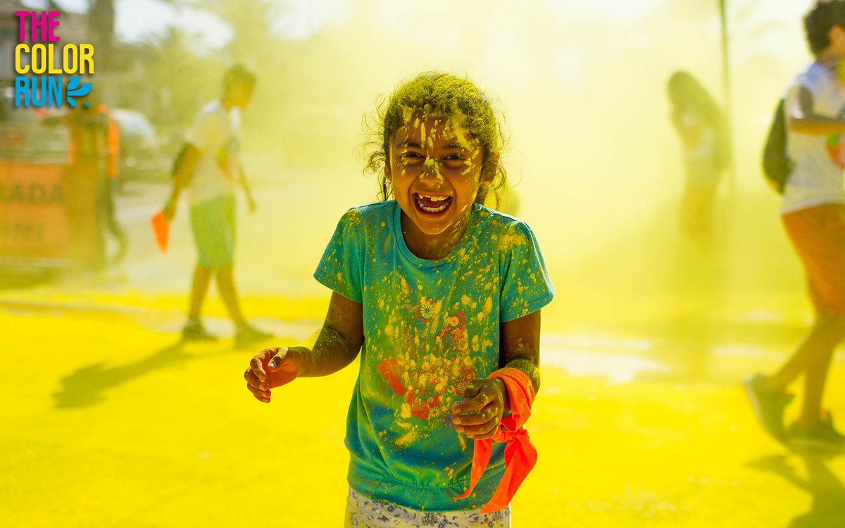 ColorRunChile's tweet photo. Esta es la actitud para comenzar una semana increíble... 👊🏼😎 #TheColorRunChile https://t.co/LD4tikDZ9a