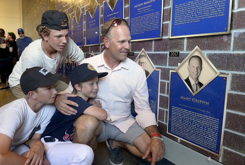 baseballquebec's tweet photo. Marc Griffin au mur de la renommée de Baseball Québec #TempleBQ #RêvezGrand | https://t.co/rpl6N9rHnR https://t.co/ytXgC5Vdjk