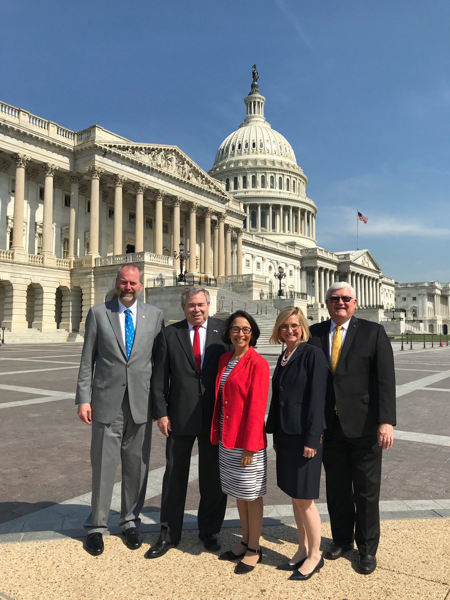 rshawnm's tweet image. #AmericasDocs hit Capitol Hill today to advocate for physicians and their patients. ⁦@AOAforDOs⁩ ⁦@ACPinternists⁩ ⁦@AmerAcadPeds⁩ ⁦@APAPsychiatric⁩ ⁦@ACOGAction⁩ ⁦@aafp⁩