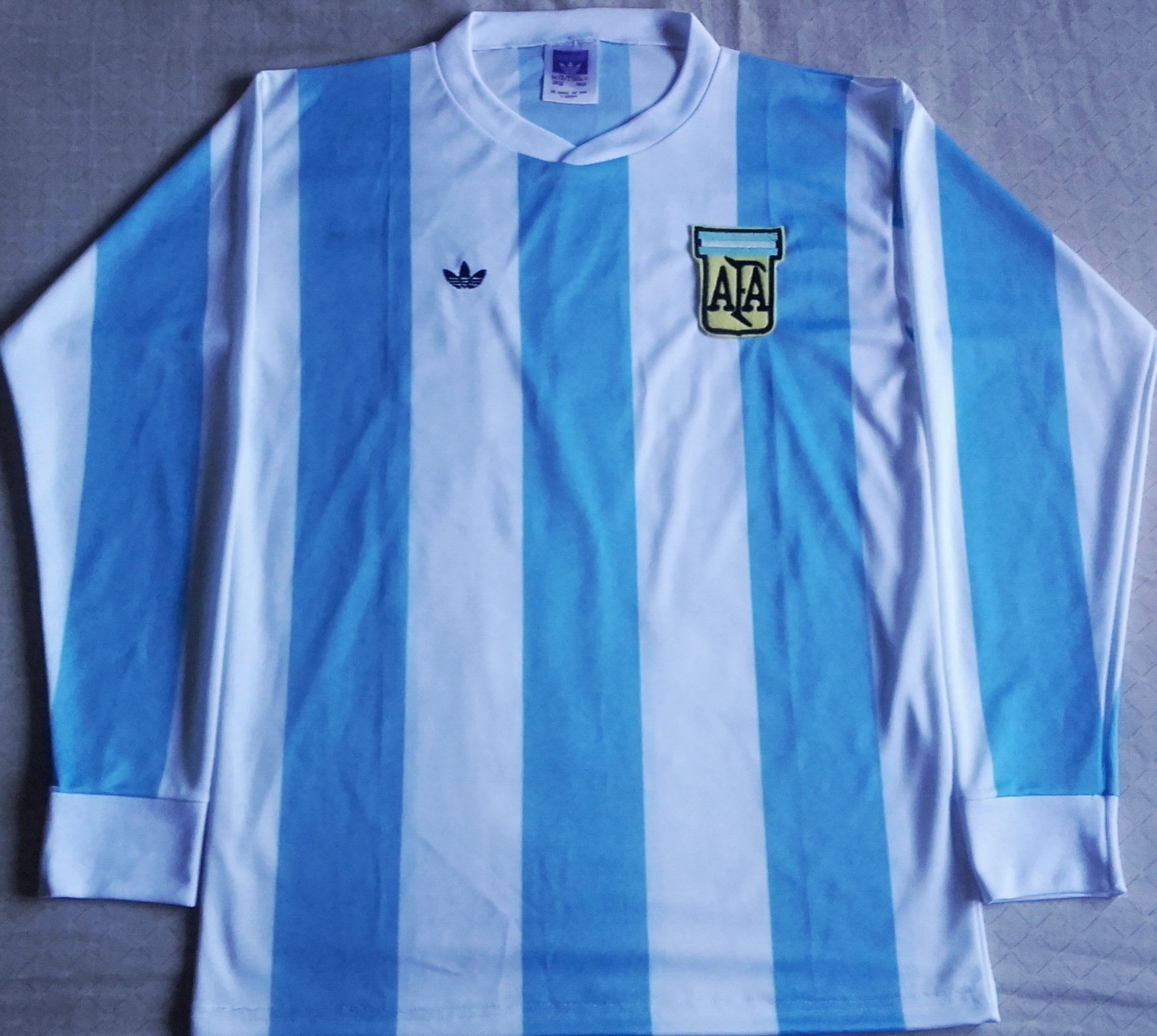 Argentina 78 no Twitter: "Modelo terminado de esta hermosa camiseta de la Selección Argentina La mejor réplica hecha por un seguidor de esta cuenta: Leonel Peralta. Excelente. https://t.co/eyZWehtxfb" / Twitter