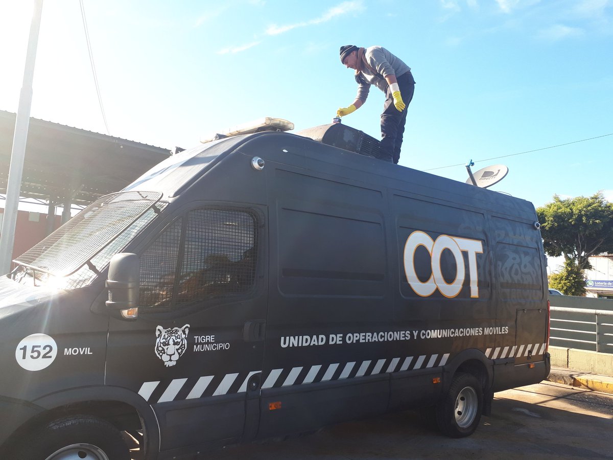 thecharlyy's tweet photo. Mantenimiento y limpieza de Unidad de Operaciones y Comunicaciones Móviles y del Unimog
Mimando los #MovilesCOT 😁
#LogisticaCOT #SubsecretariaOperativa https://t.co/QLkqPPUlZU