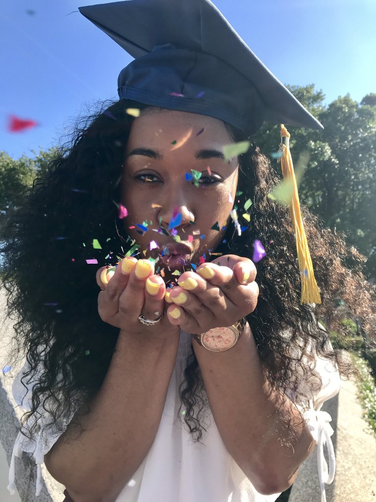 FiyaRiyahh's tweet photo. Some of my favorite graduation pictures. β¨ππΎπ#UNO18 #ComputerScienceMajor https://t.co/TkEzFQigNU