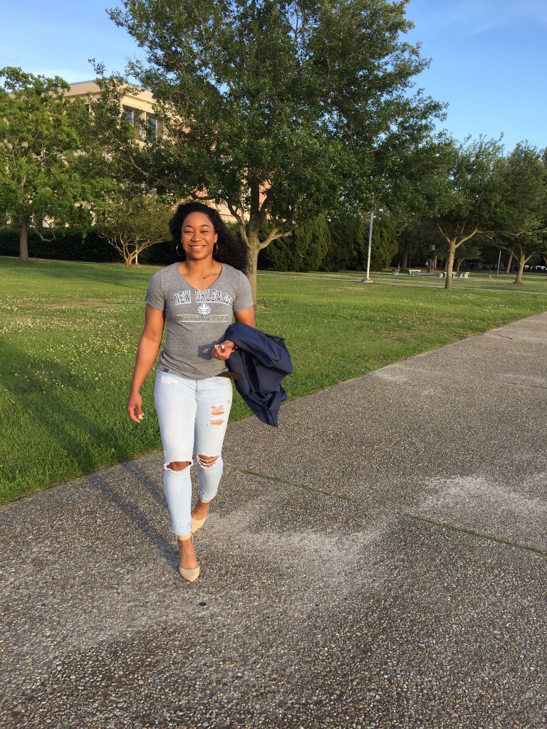 FiyaRiyahh's tweet photo. Some of my favorite graduation pictures. β¨ππΎπ#UNO18 #ComputerScienceMajor https://t.co/TkEzFQigNU