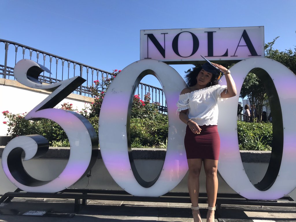 FiyaRiyahh's tweet photo. Some of my favorite graduation pictures. β¨ππΎπ#UNO18 #ComputerScienceMajor https://t.co/TkEzFQigNU