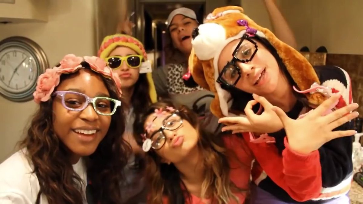 deiaharmonizer's tweet photo. Saudades do meu ot5😕 Acho que tem um olho na minha lágrima 💔 https://t.co/7ZyB7A3nST