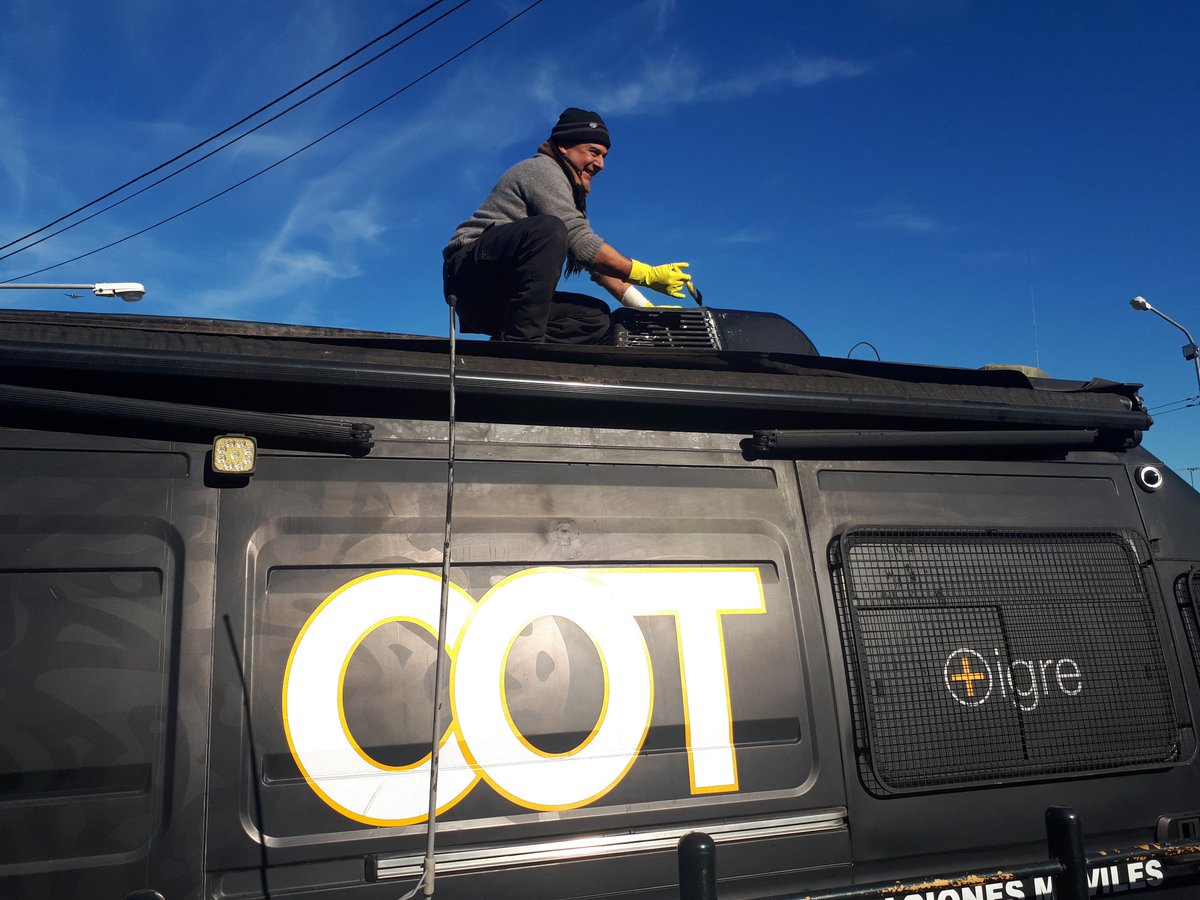 thecharlyy's tweet photo. Mantenimiento y limpieza de Unidad de Operaciones y Comunicaciones Móviles y del Unimog
Mimando los #MovilesCOT 😁
#LogisticaCOT #SubsecretariaOperativa https://t.co/QLkqPPUlZU