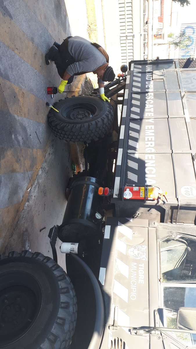 thecharlyy's tweet photo. Mantenimiento y limpieza de Unidad de Operaciones y Comunicaciones Móviles y del Unimog
Mimando los #MovilesCOT 😁
#LogisticaCOT #SubsecretariaOperativa https://t.co/QLkqPPUlZU