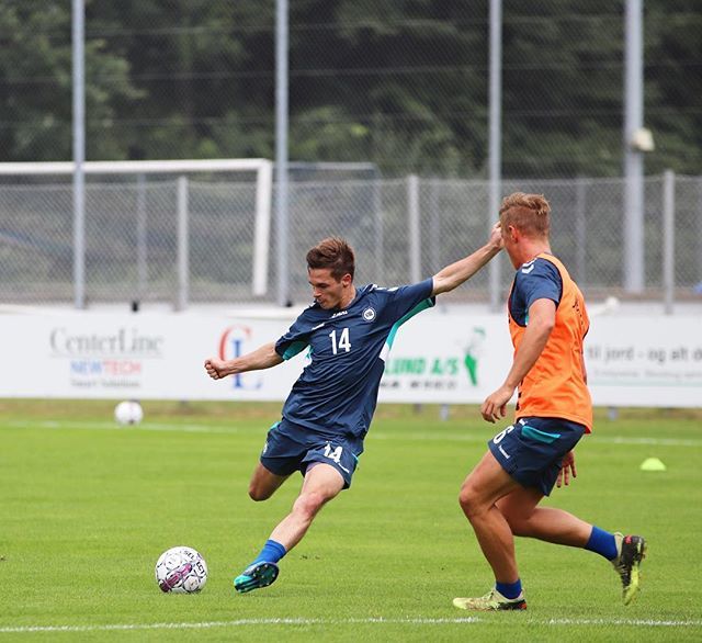 Odense_Boldklub's tweet photo. Dejligt gensyn med førsteholdet, der vendte tilbage til Ådalen i dag efter endt sommerferie! 🙌🏼
#obdk #sldk #AltidOdense https://t.co/sjbXpDj56F https://t.co/FaThRFUCd1