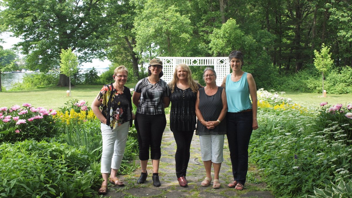 wcsctweet's tweet photo. Yesterday, #WCSC spent an informative afternoon discussing the editing process with Author @PatFlewwelling. It was a fantastic way to end our 2017-2018 season. Have a great summer full of WRITING ALL THE THINGS! See you in September.
#amwriting #amediting #summervacation https://t.co/5C7Cq4NLGC