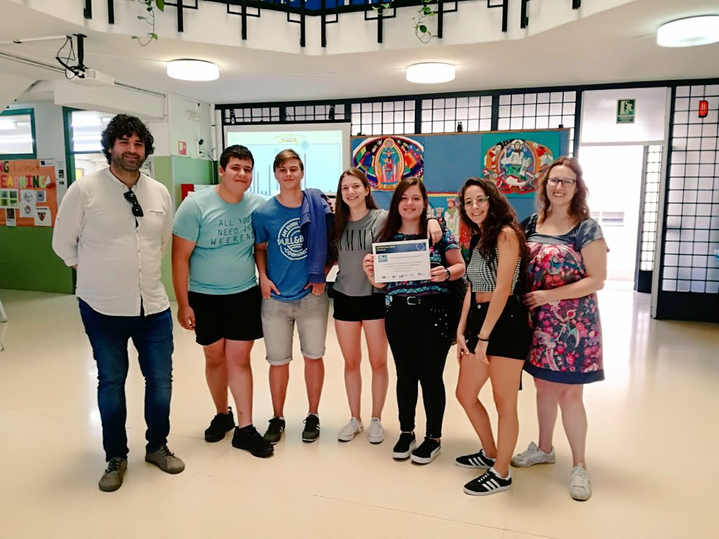 Enhorabona a l’equip de l'<a href="/IESMadina/">IES Madina Mayurqa</a> Mayurqa de Palma per ser el guanyador del concurs <a href="/euroscolaES/">EuroscolaES</a> 2018 a les Illes Balears, amb el qual col·laboram des d'<a href="/ibjove/">IBJOVE</a> des del principi. Enhorabona també a tots els alumnes illencs participants. bit.ly/2tdZXoM
