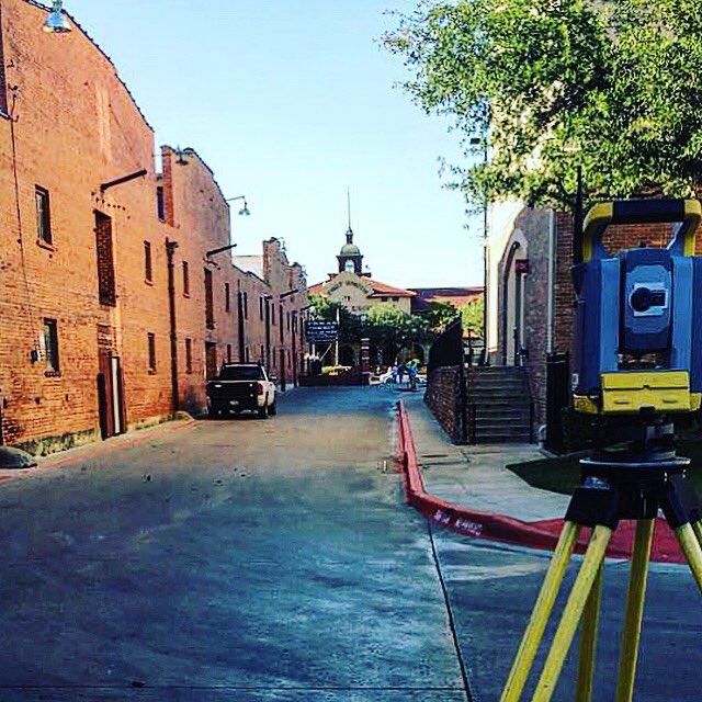 YazelPeebles's tweet photo. Good morning #stockyards you look ready to #champion this week! #fortworth #freshstart https://t.co/e04IW8Howh