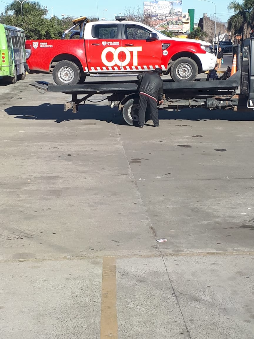 SpinelliFabian's tweet photo. #MovilCOT  🚔 185 camino al taller en la plancha
#LogisticaCOT #SubsecretariaOperativa https://t.co/8PIanKe6T2