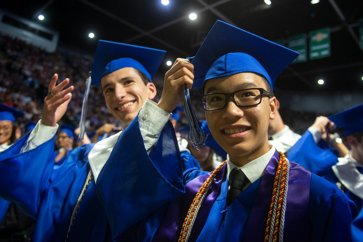 Hebron_HS's tweet photo. PHOTOS | Hebron High School 2018 Graduation: https://t.co/prT87C77kD. #HPND #LISDgrads 🎓 https://t.co/060r72FlGa