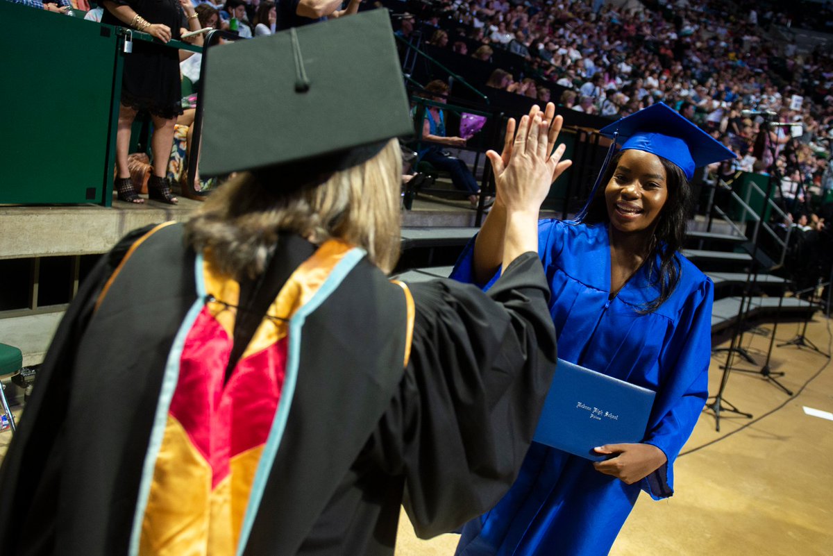 Hebron_HS's tweet photo. PHOTOS | Hebron High School 2018 Graduation: https://t.co/prT87C77kD. #HPND #LISDgrads 🎓 https://t.co/060r72FlGa