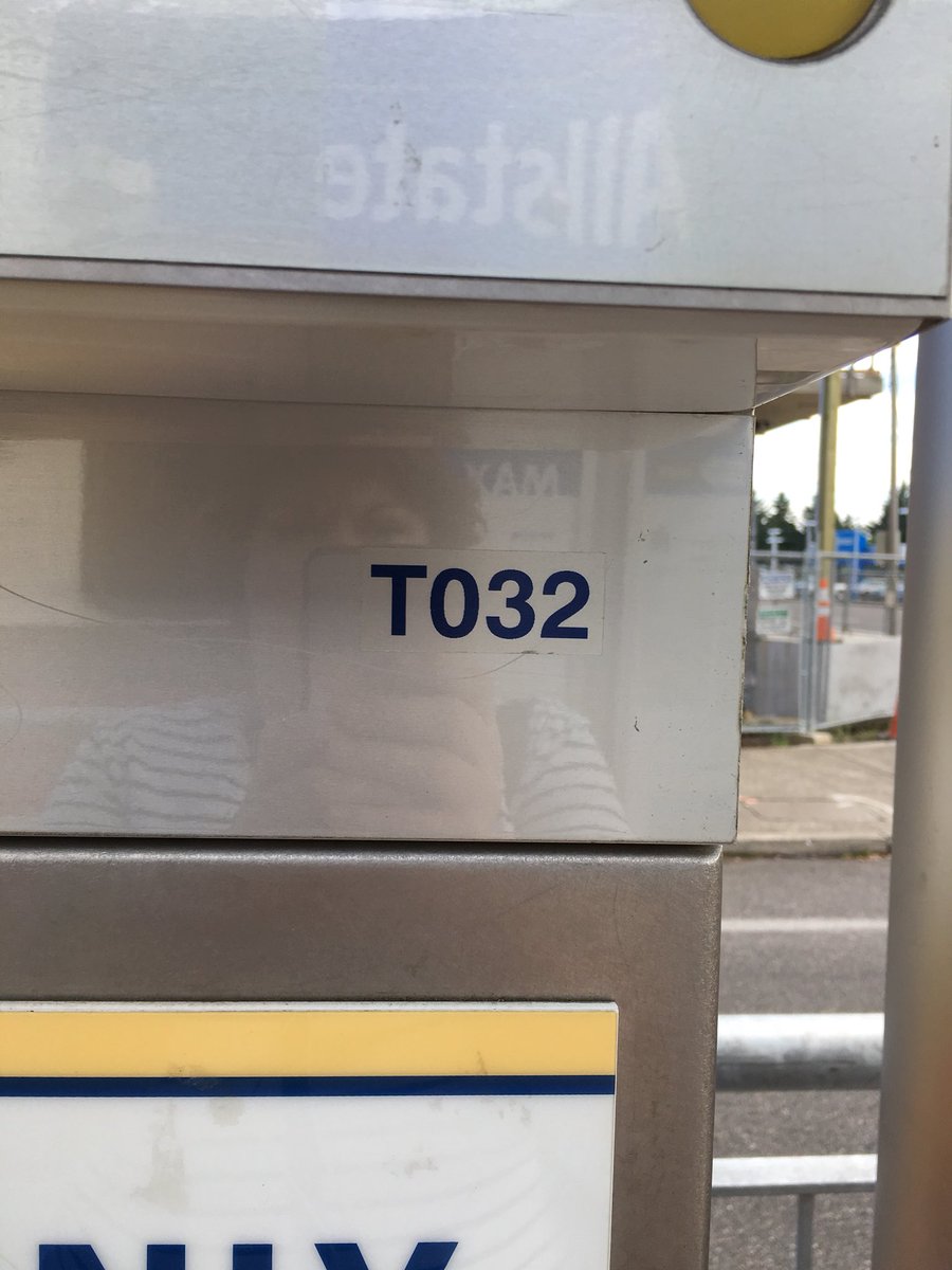 connie2418's tweet photo. @trimet machines need attention @ 122/burnside west bound https://t.co/VE9S2mpfJV